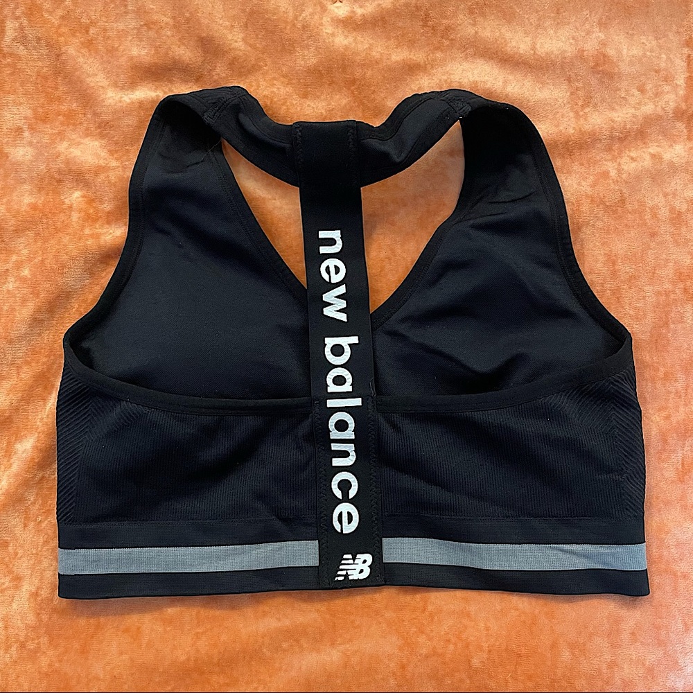 SPORTS BRA / NEW BALANCE
